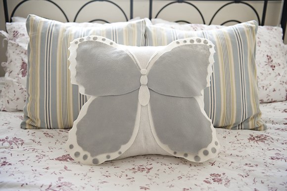 580x386xButterfly-Pillow.jpg.pagespeed.ic.I2FASq-TIh